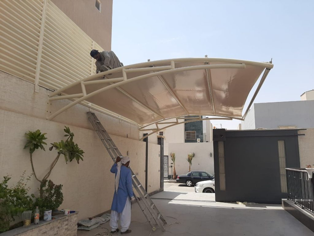 مظلات السيارات