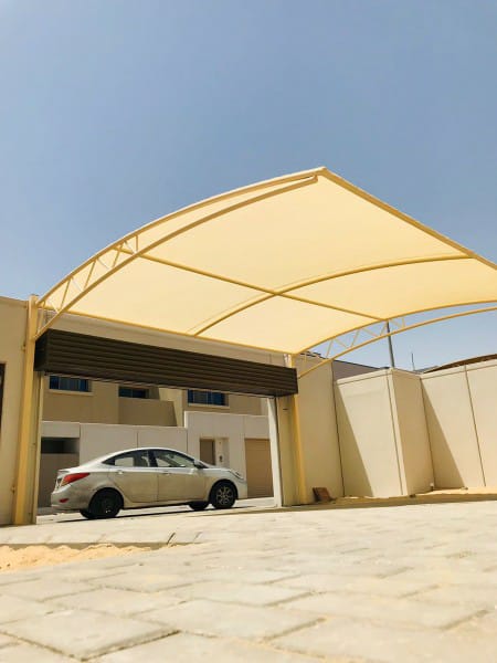 مظلات فوق مداخل البيوت